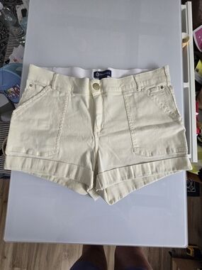 Democracy "Ab"solution Light Yellow Women's Roll-Hem Shorts
